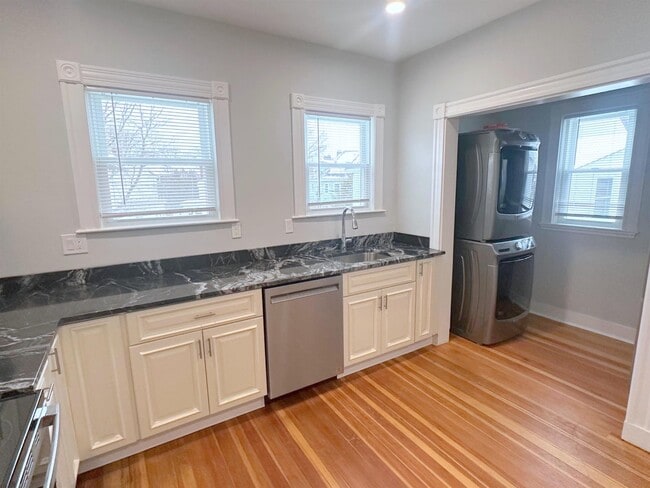 314 Massachusetts Ave, Unit 2 in Arlington, MA - Foto de edificio - Building Photo