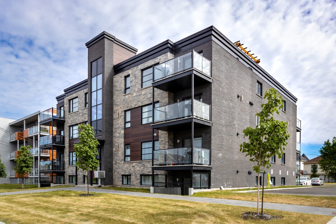 6980 Grande Allée in Longueuil, QC - Building Photo