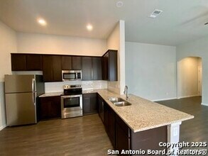 612 Grayson Ln in Seguin, TX - Building Photo - Building Photo