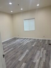 2900 Fairway Ave, Unit 401 in Glendale, CA - Building Photo - Building Photo