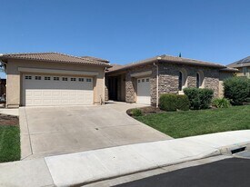 2977 Blumen Ave in Brentwood, CA - Building Photo