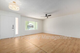 11025 N 55th Ave in Glendale, AZ - Building Photo - Building Photo