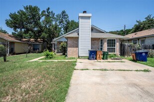 9626 Sugar Hill Dr, Unit B in Austin, TX - Building Photo