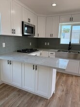 4931 E San Rafael St in Compton, CA - Foto de edificio - Building Photo