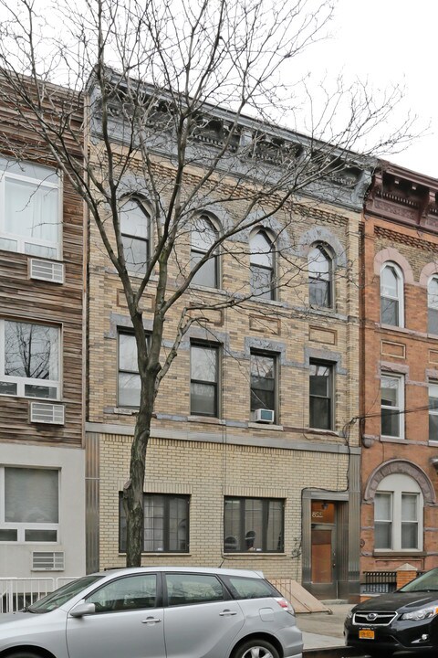 228 Kingsland Ave in Brooklyn, NY - Foto de edificio