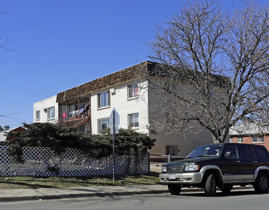 1429 Macon St in Aurora, CO - Building Photo