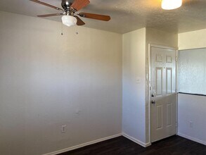 2215 Riverview Dr, Unit C in Irving, TX - Building Photo - Building Photo