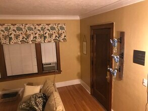 4922 California St, Unit 1 in Omaha, NE - Foto de edificio - Building Photo