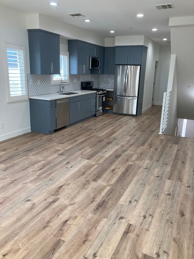 648 N Serrano Ave, Unit 648