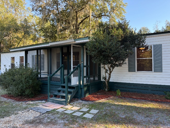 4635 Johns Cemetery Rd in Middleburg, FL - Foto de edificio - Building Photo