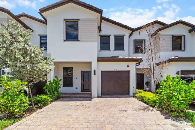 221 SW 159th Way in Pembroke Pines, FL - Building Photo - Building Photo
