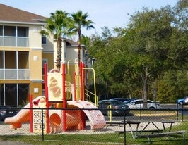 Compton Place in Tampa, FL - Building Photo