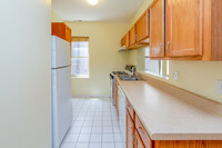 2333 E 70th Pl, Unit 107 in Chicago, IL - Building Photo - Building Photo