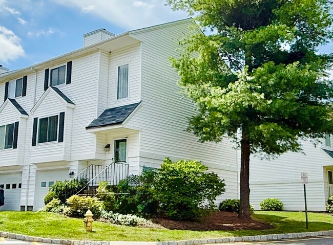 10 South St in Danbury, CT - Building Photo - Building Photo