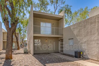 2833 E Le Marche Ave-Unit -Unit 103 in Phoenix, AZ - Foto de edificio - Building Photo