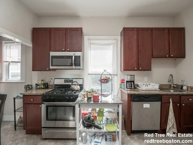 44 Cameron Ave, Unit 1 in Somerville, MA - Building Photo - Building Photo