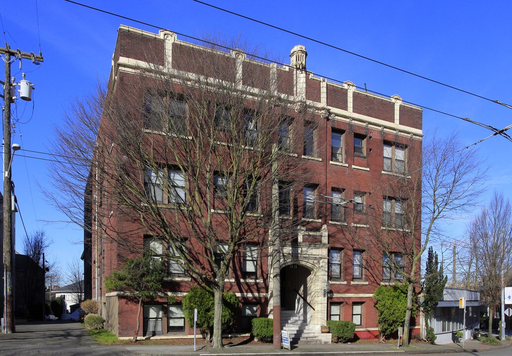 Maxmillian Apartments in Seattle, WA - Foto de edificio