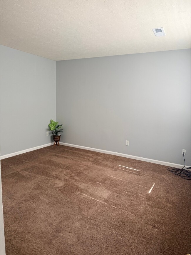 property at 16 Duiguid Dr
