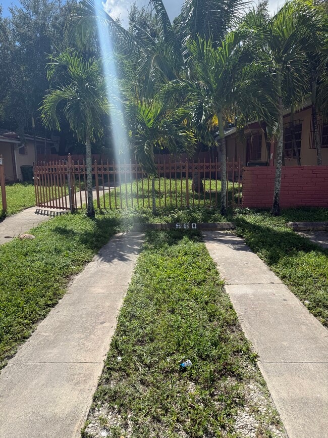 660 NE 132nd St, Unit Beautiful 1-Bed Apartment in North Miami, FL - Building Photo - Building Photo