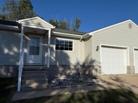 109 Campbell Ln, Unit 109 Campbell Ln in Weirton, WV - Building Photo