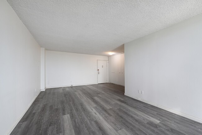 100 Manhattan Ave in Union City, NJ - Building Photo - Building Photo