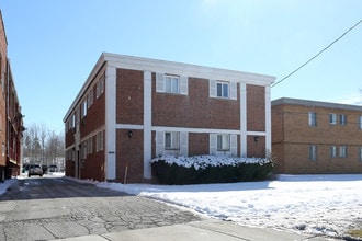 17550 Lake Shore Blvd in Cleveland, OH - Building Photo - Building Photo