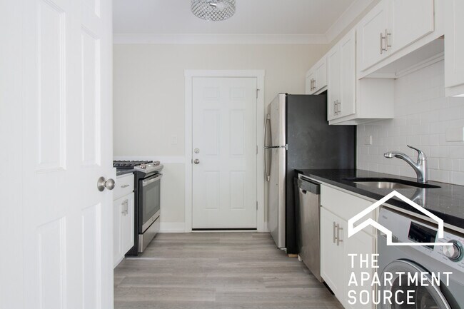 1417 W Hutchinson St, Unit 1 in Chicago, IL - Foto de edificio - Building Photo