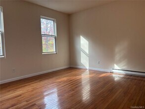 63 Orchard St in Marlboro, NY - Foto de edificio - Building Photo