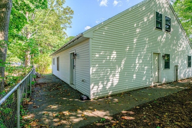 22 Cedar St in Brunswick, ME - Foto de edificio - Building Photo