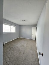 3903 Oakshire Rd in Des Moines, IA - Foto de edificio - Building Photo