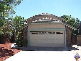 43242 Cottage Ln in Lancaster, CA - Building Photo