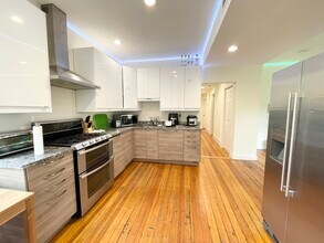 112 Hillside St in Boston, MA - Building Photo - Building Photo