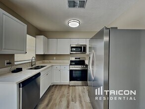 116 Circle Hill Dr in Brandon, FL - Building Photo - Building Photo