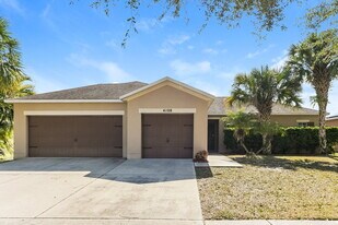 4108 Shelter Bay Dr in Kissimmee, FL - Building Photo