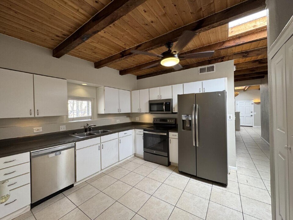 3025 N Olsen Ave in Tucson, AZ - Foto de edificio