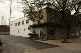 521-555 W Greenwood Ave in Waukegan, IL - Building Photo - Building Photo