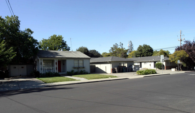 The Montecito Apartments in Mountain View, CA - Building Photo - Building Photo