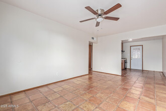 7153 N 57th Dr in Glendale, AZ - Foto de edificio - Building Photo
