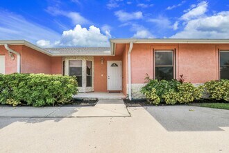 1334 N Mangonia Dr in West Palm Beach, FL - Building Photo - Building Photo