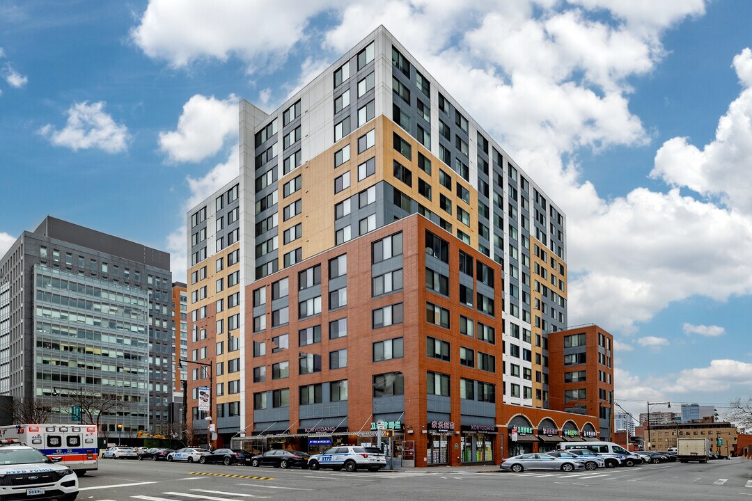 3702 Union St in Flushing, NY - Foto de edificio