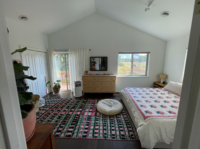 property at 2412 Par Ct