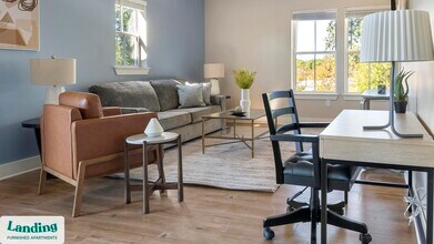 1000 Forestview Dr in Oakwood, GA - Foto de edificio - Building Photo