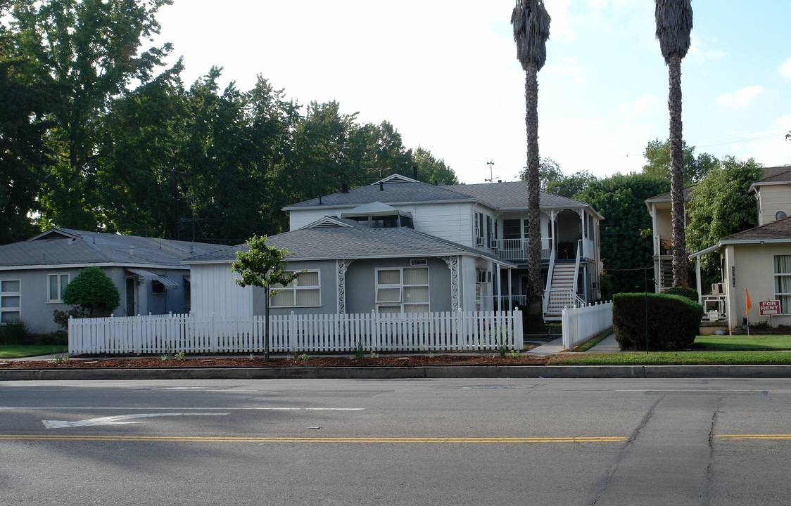 13804 Burbank Blvd in Van Nuys, CA - Building Photo