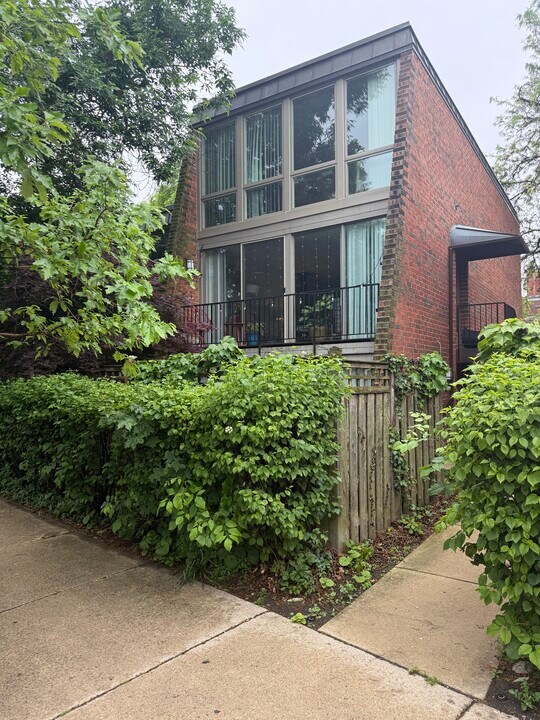 2012 N Larrabee St in Chicago, IL - Building Photo