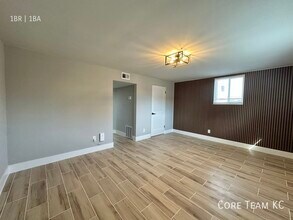 2320 W 47th Ave-Unit -1 in Kansas City, KS - Building Photo - Building Photo