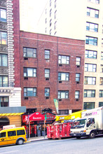 312 W 58th St in New York, NY - Building Photo - Building Photo