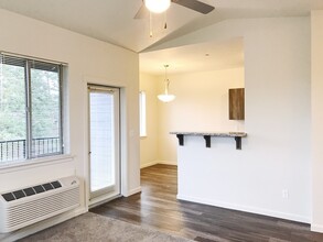 Stoneplace Apartments in Molalla, OR - Foto de edificio - Building Photo