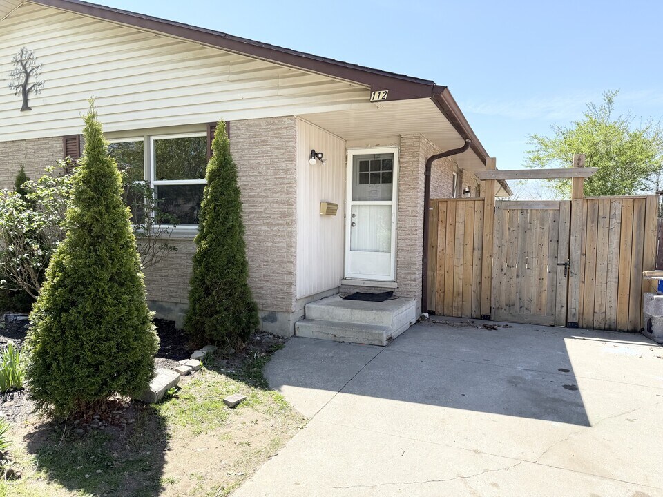 112 Berry St in Chatham, ON - Building Photo