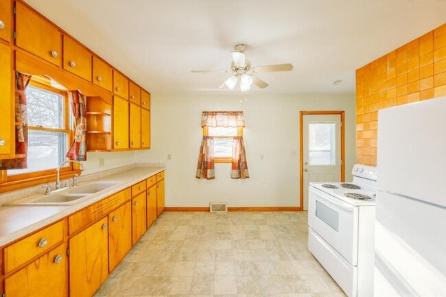 212 Pine St in Muscatine, IA - Building Photo - Building Photo