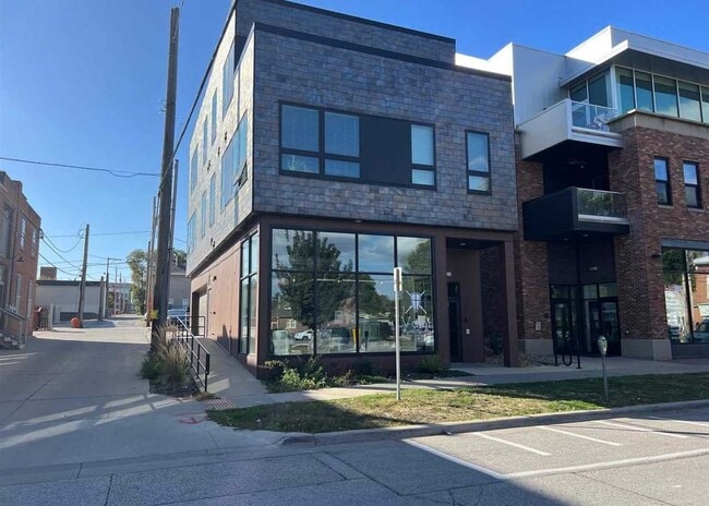 219 N Linn St in Iowa City, IA - Building Photo - Building Photo